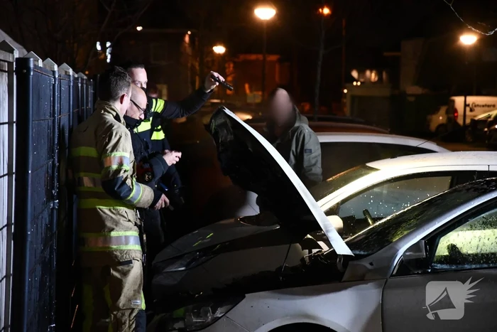 Veel rook bij brand in geparkeerde auto