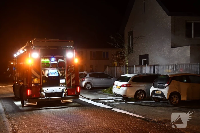 Veel rook bij brand in geparkeerde auto