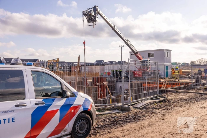 Persoon gewond bij val in drie meter diepe bouwput