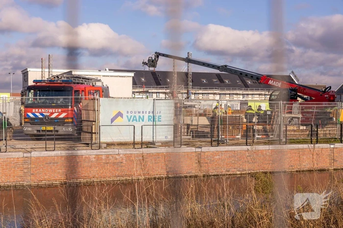 Persoon gewond bij val in drie meter diepe bouwput