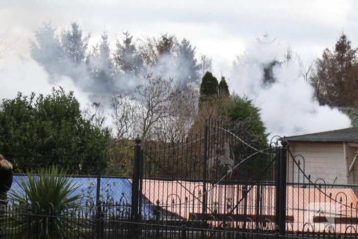 Veel rook bij grote brand in loods