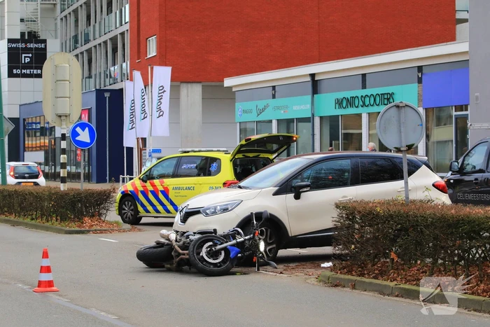Motorrijder gewond bij botsing met auto