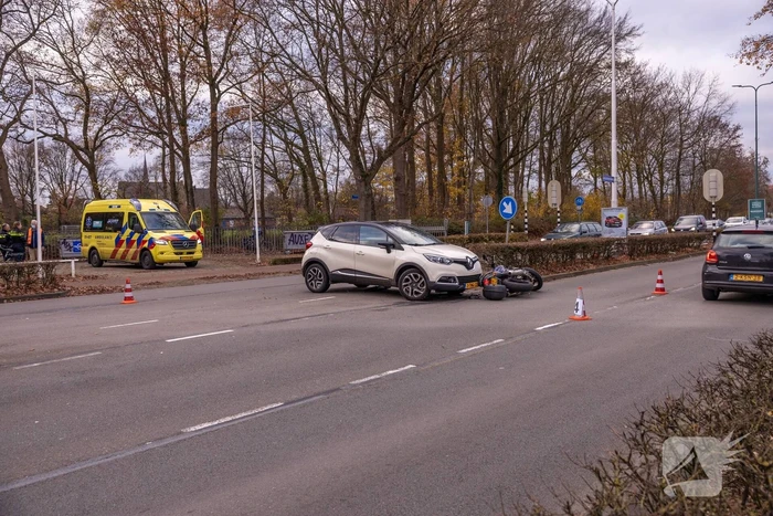 Motorrijder gewond bij botsing met auto