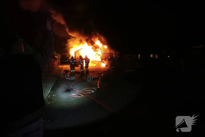 Uitslaande brand legt schuur in de as