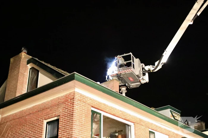 Brand in schoorsteen trekt aandacht van veel buurtbewoners