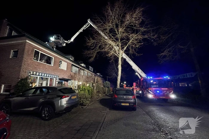 Brand in schoorsteen trekt aandacht van veel buurtbewoners