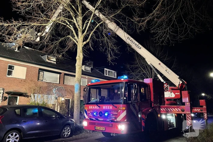 Brand in schoorsteen trekt aandacht van veel buurtbewoners