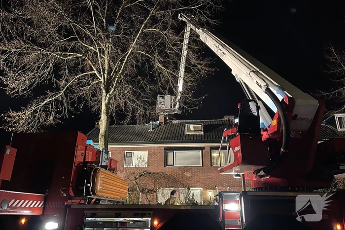Brand in schoorsteen trekt aandacht van veel buurtbewoners