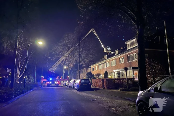 Brand in schoorsteen trekt aandacht van veel buurtbewoners