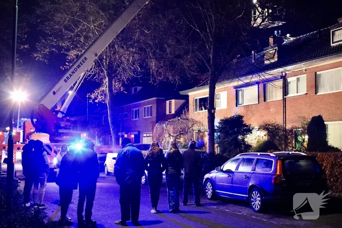 Brand in schoorsteen trekt aandacht van veel buurtbewoners