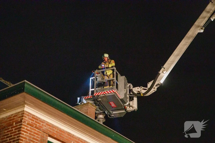 Brand in schoorsteen trekt aandacht van veel buurtbewoners
