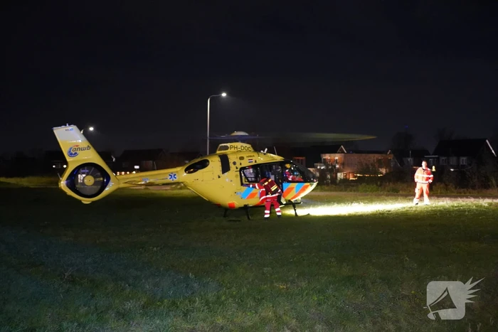 Auto raakt van de weg en belandt in de greppel