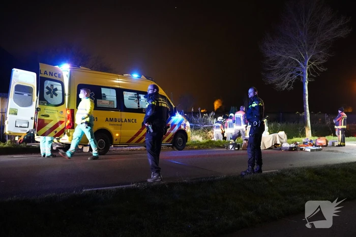 Auto raakt van de weg en belandt in de greppel