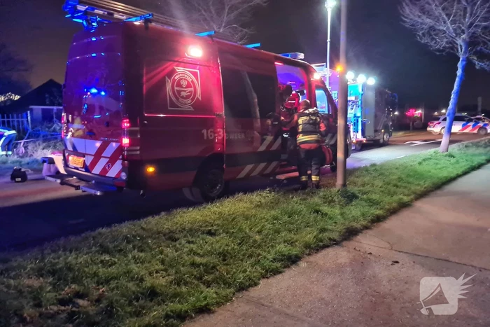 Auto raakt van de weg en belandt in de greppel