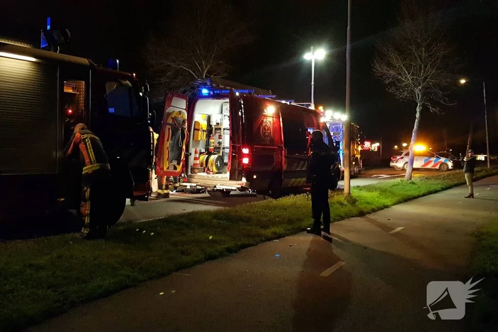 Auto raakt van de weg en belandt in de greppel