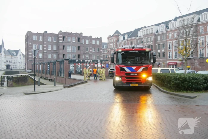 Rokende auto laat brandalarm afgaan in parkeergarage