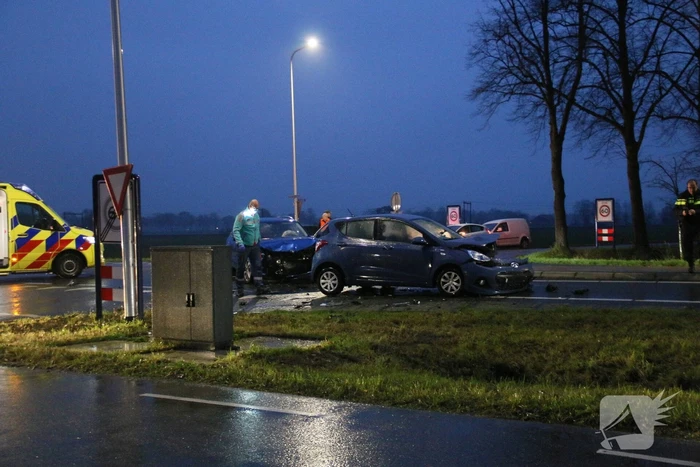 Frontale aanrijding op kruising