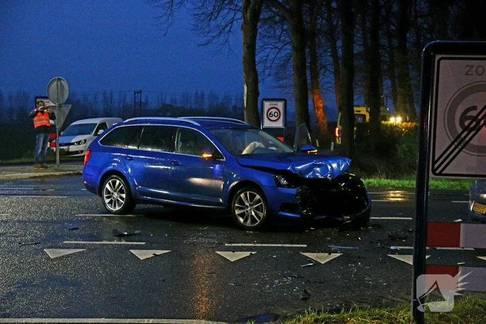 Frontale aanrijding op kruising