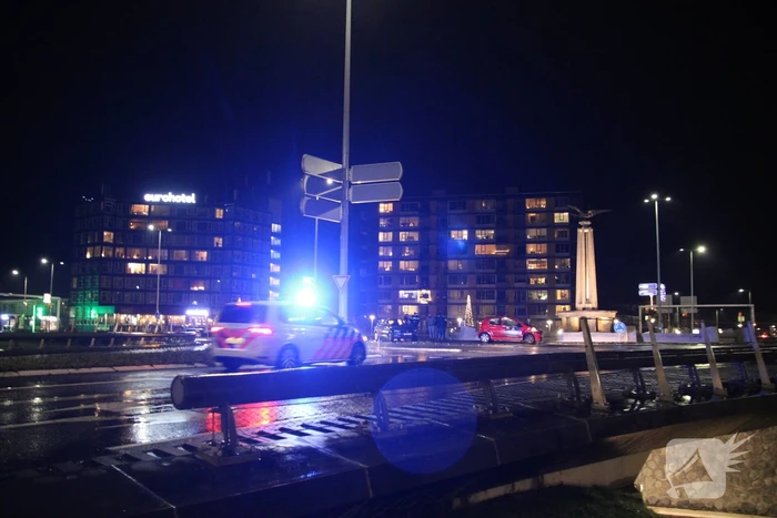 Meerdere auto's botsen op rotonde