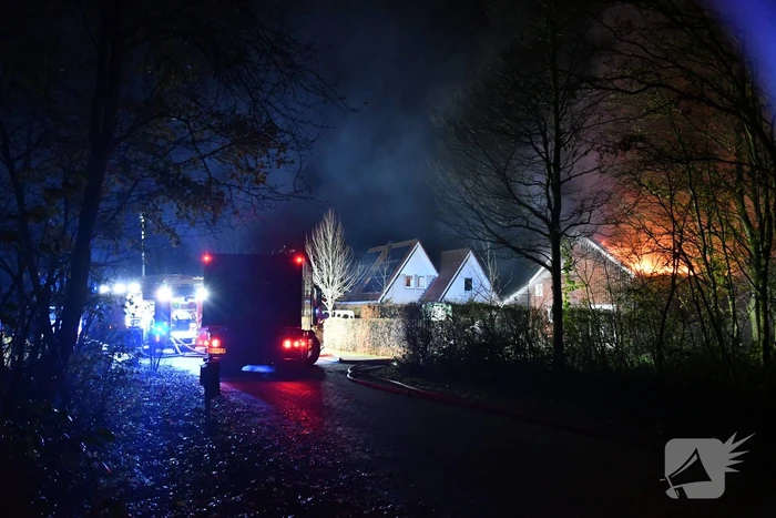 Grote uitslaande brand in schuur