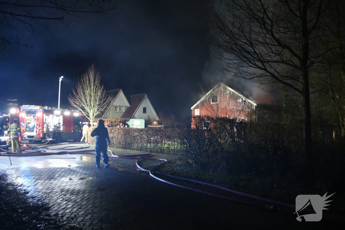 Grote uitslaande brand in schuur