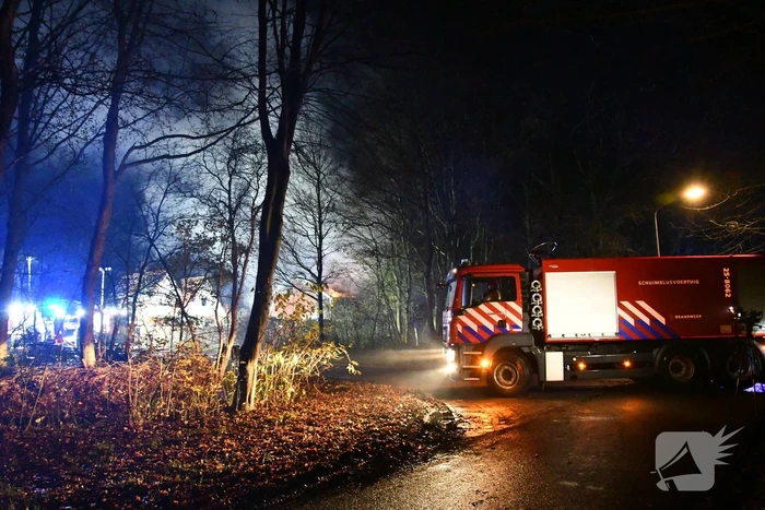 Grote uitslaande brand in schuur