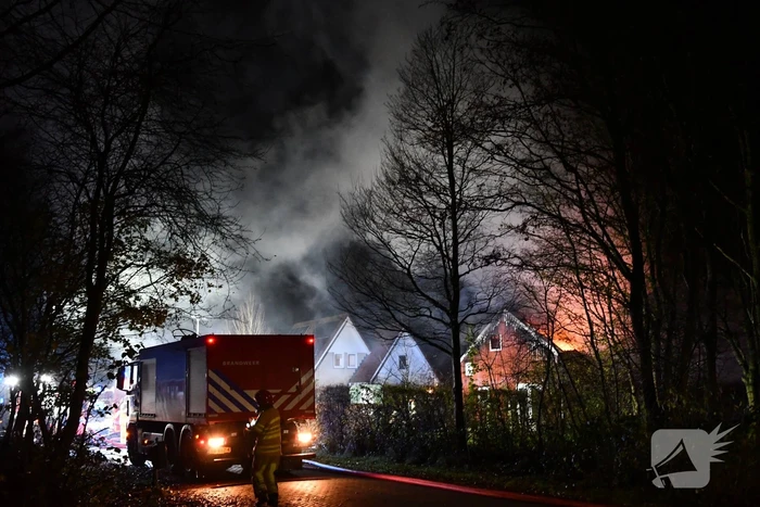 Grote uitslaande brand in schuur