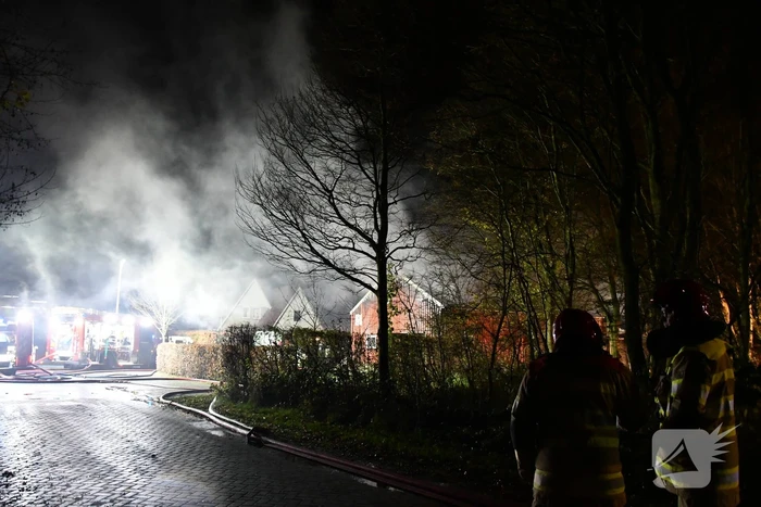 Grote uitslaande brand in schuur