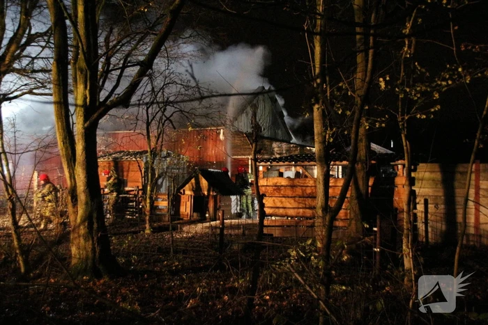 Grote uitslaande brand in schuur