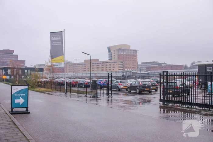 Enorme rijen bij GGD-teststraat