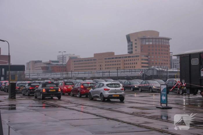 Enorme rijen bij GGD-teststraat