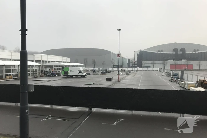 Parkeerterrein vliegveld omgebouwd tot GGD XL-teststraat