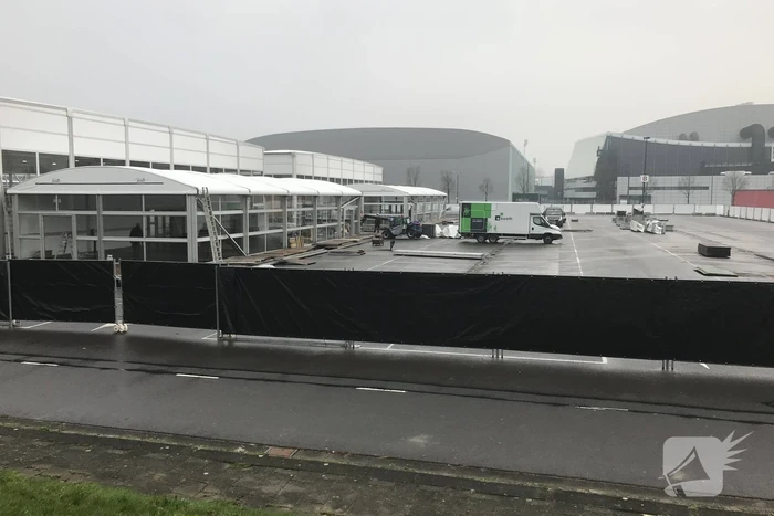 Parkeerterrein vliegveld omgebouwd tot GGD XL-teststraat