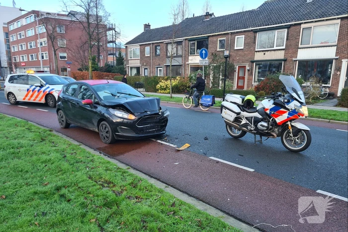 Drie auto's betrokken bij kop-staart botsing