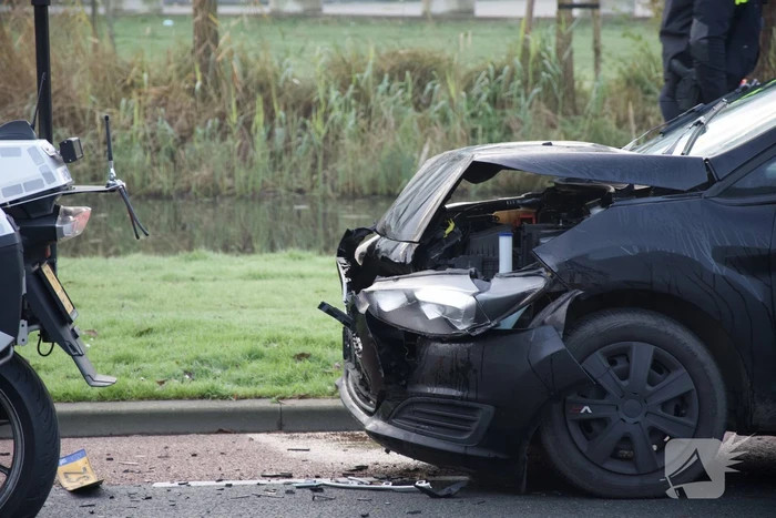 Drie auto's betrokken bij kop-staart botsing