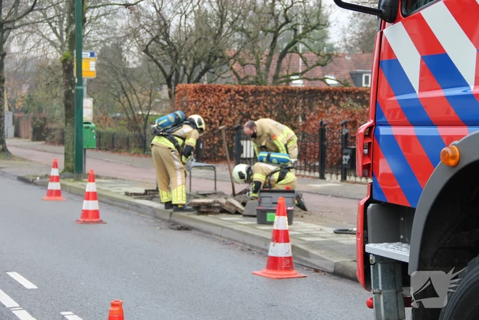 Gasleiding geraakt bij bushalte