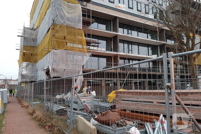 Buitenbrand bouwplaats snel onder controle