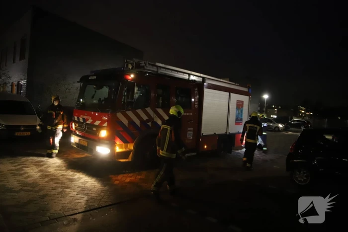 Prullenbak geblust met twee emmers water