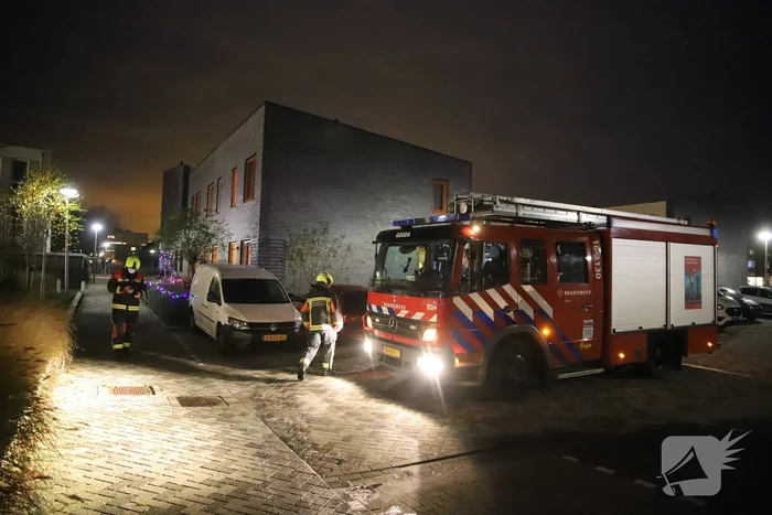 Prullenbak geblust met twee emmers water