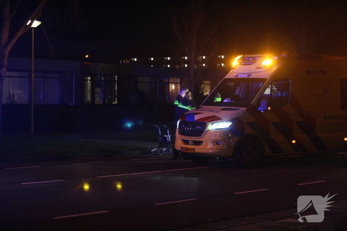 Vrouw met rollator gewond op zebrapad