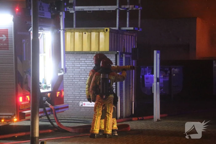 Uitslaande brand in loods Casper de Haan