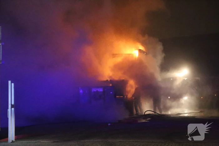 Uitslaande brand in loods Casper de Haan