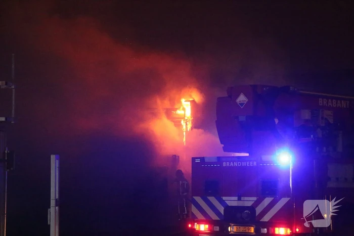 Uitslaande brand in loods Casper de Haan