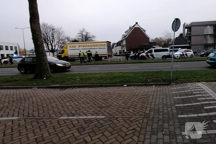 Jong meisje zwaargewond bij botsing met vrachtwagen