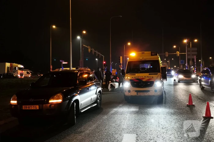 Scooterrijder gewond bij aanrijding met auto