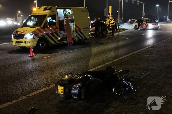 Scooterrijder gewond bij aanrijding met auto