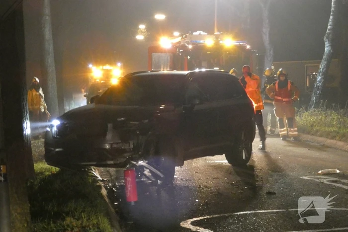 Auto vliegt in brand na aanrijding