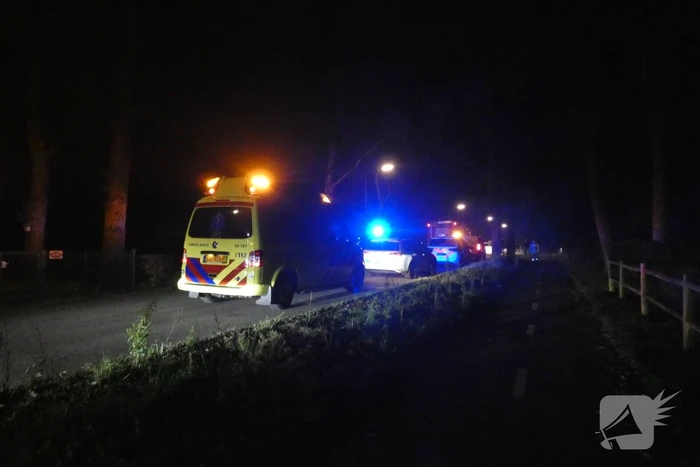 Auto vliegt in brand na aanrijding