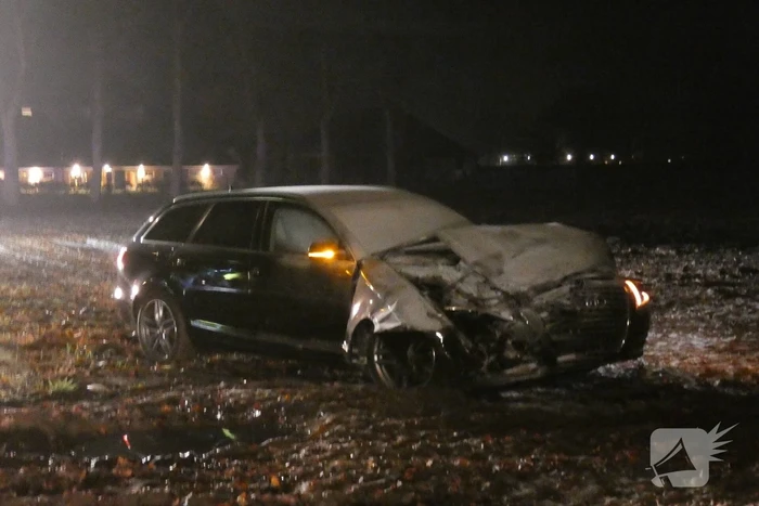 Auto vliegt in brand na aanrijding