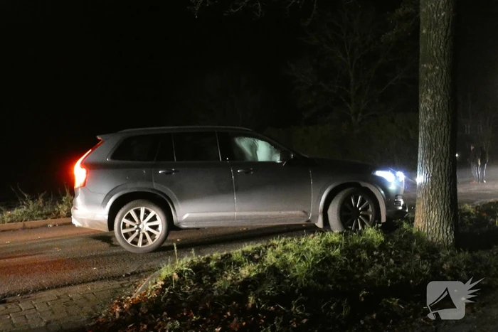 Auto vliegt in brand na aanrijding